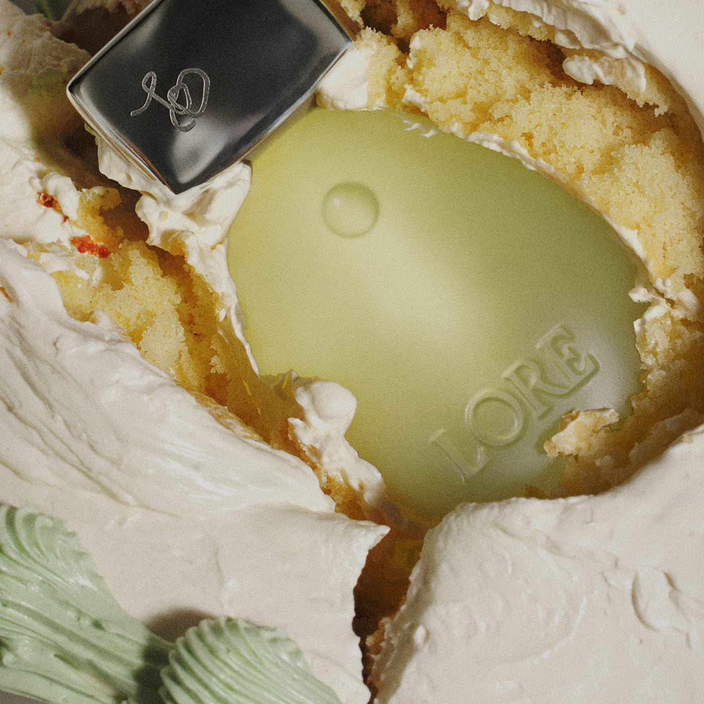 LORE Lovely and a little twisted Eau de Parfum with Rose Milk